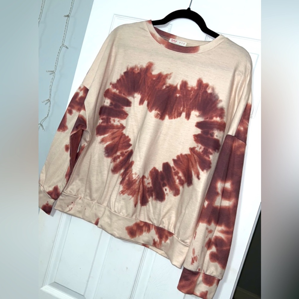 Romwe light weight red & cream color tie dye long sleeve; Size Medium.